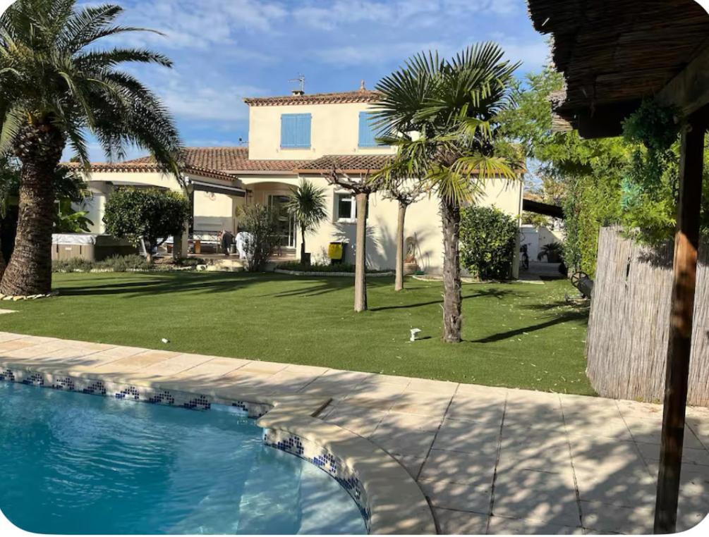 Villa Avec Piscine Gallargues-le-Montueux Dış mekan fotoğraf